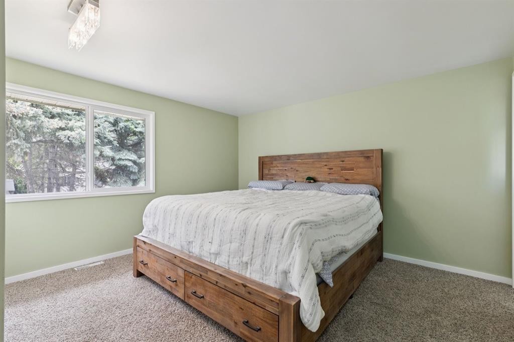 28 Cantrell Bay Sw, Calgary, AB