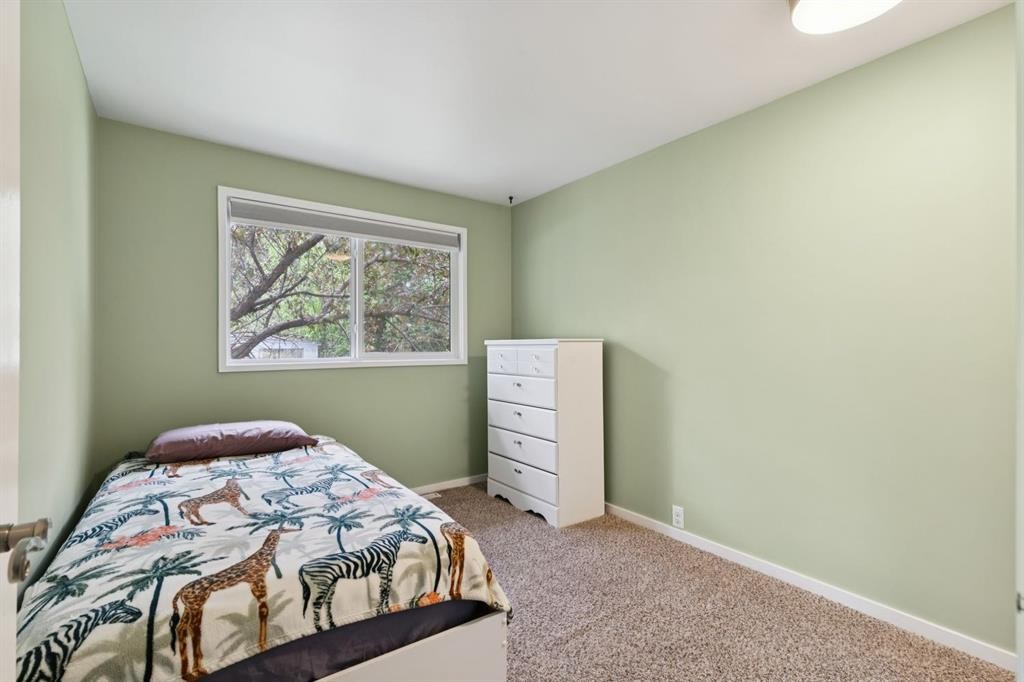 28 Cantrell Bay Sw, Calgary, AB