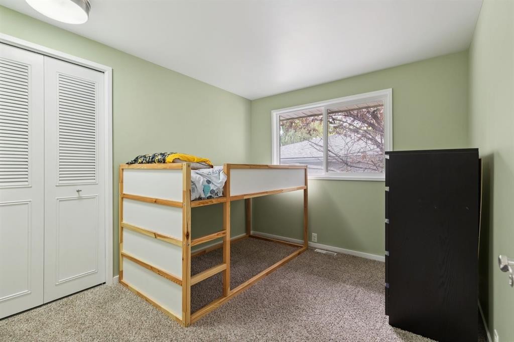 28 Cantrell Bay Sw, Calgary, AB