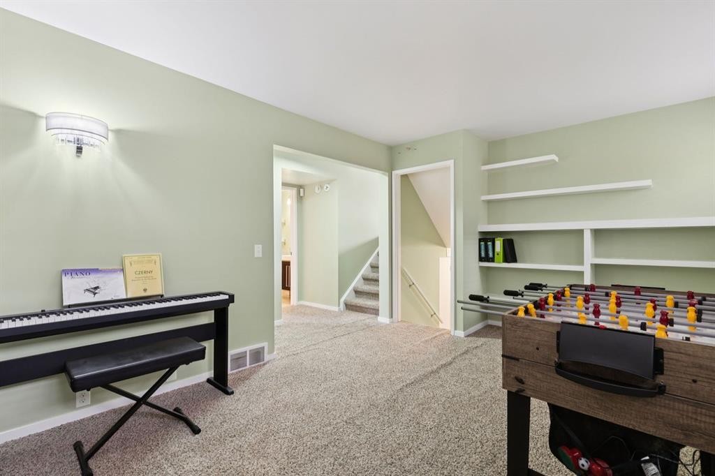 28 Cantrell Bay Sw, Calgary, AB