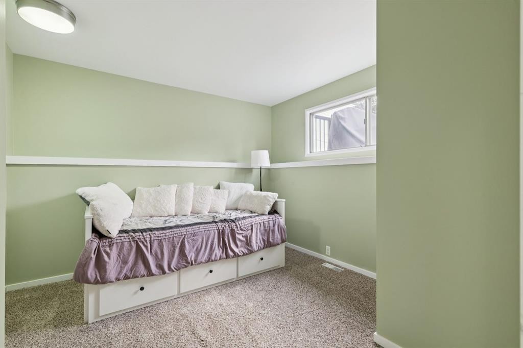 28 Cantrell Bay Sw, Calgary, AB