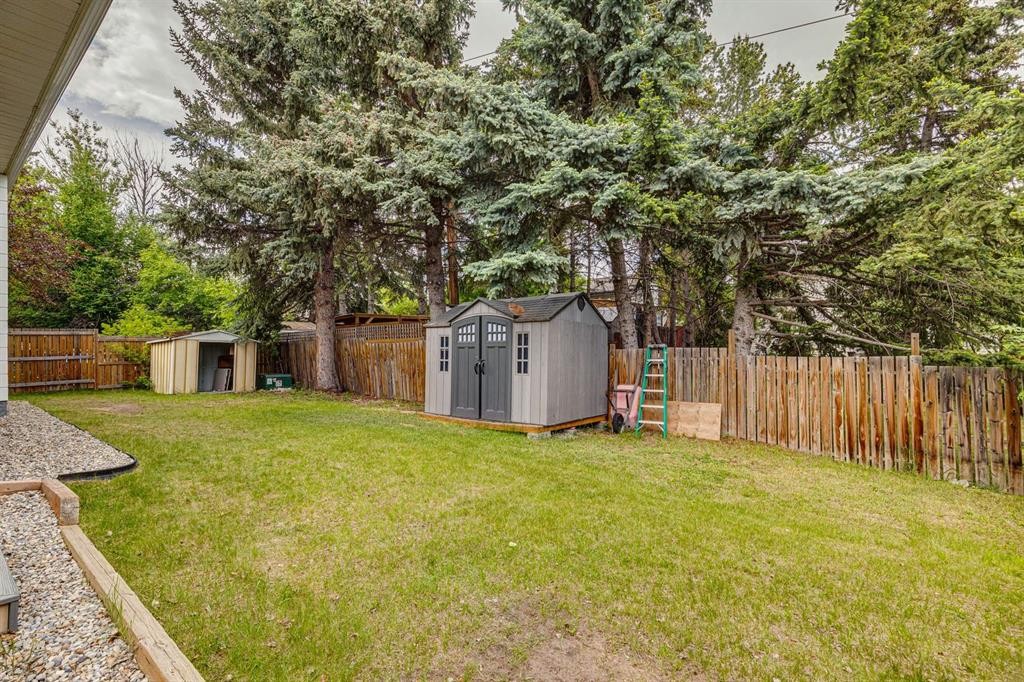 28 Cantrell Bay Sw, Calgary, AB