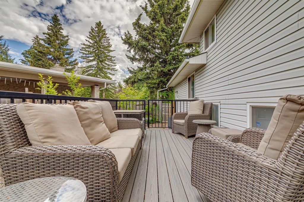 28 Cantrell Bay Sw, Calgary, AB