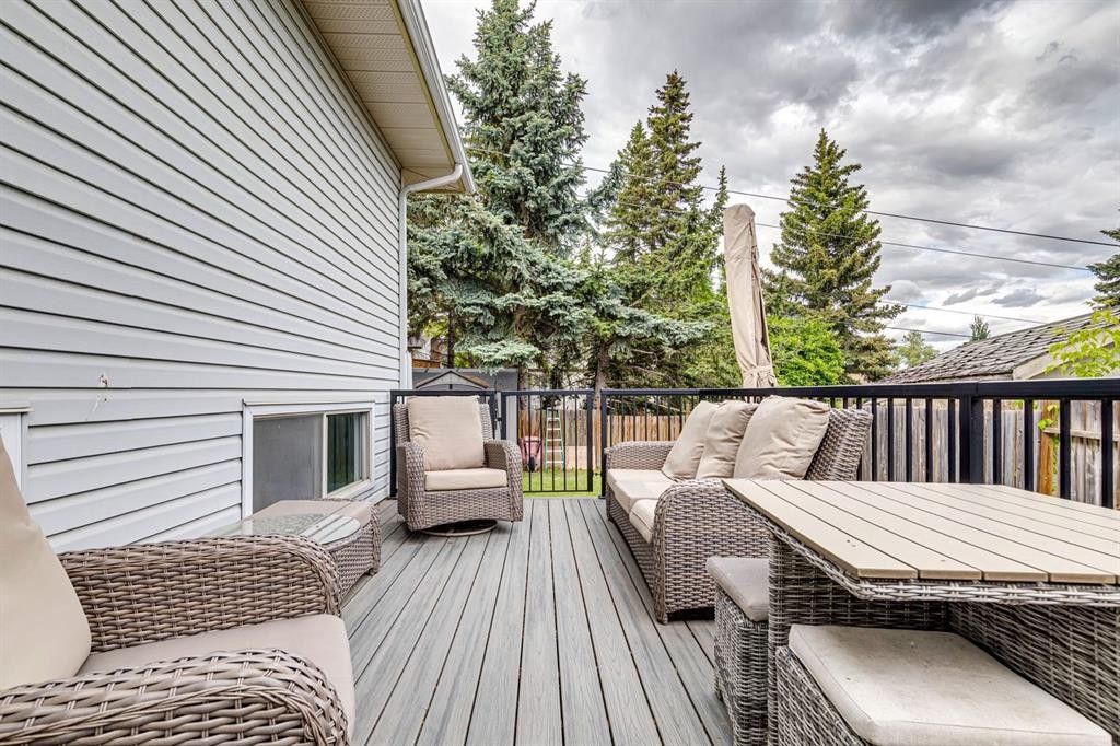 28 Cantrell Bay Sw, Calgary, AB