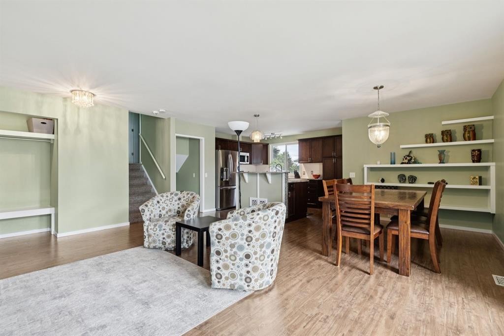 28 Cantrell Bay Sw, Calgary, AB