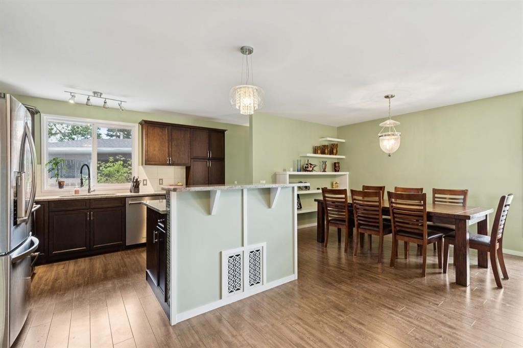 28 Cantrell Bay Sw, Calgary, AB