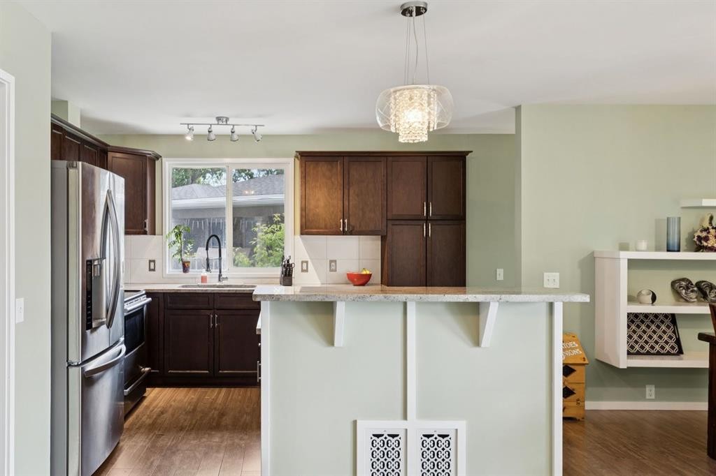 28 Cantrell Bay Sw, Calgary, AB