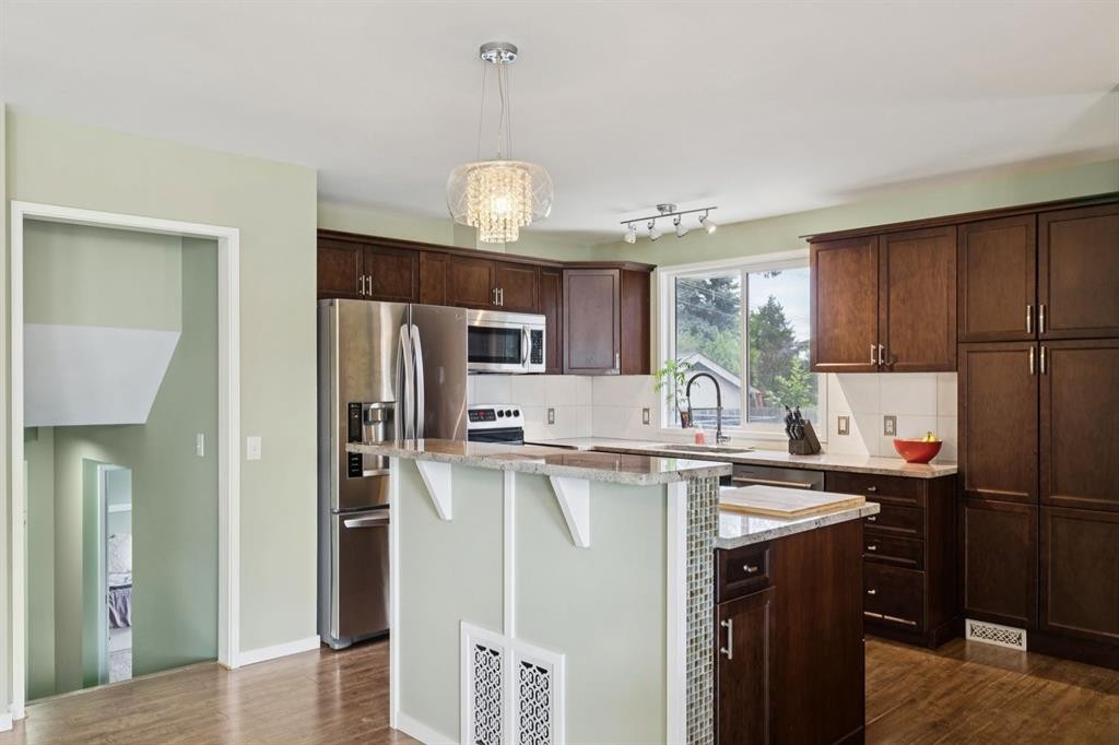 28 Cantrell Bay Sw, Calgary, AB