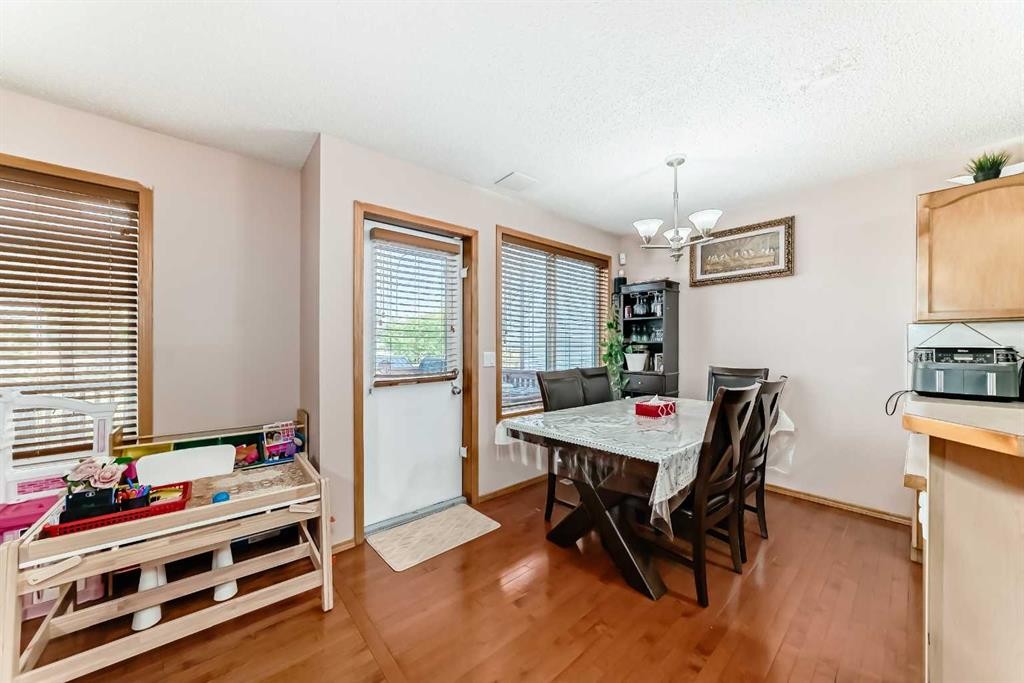 16062 Everstone Road Sw, Calgary, AB