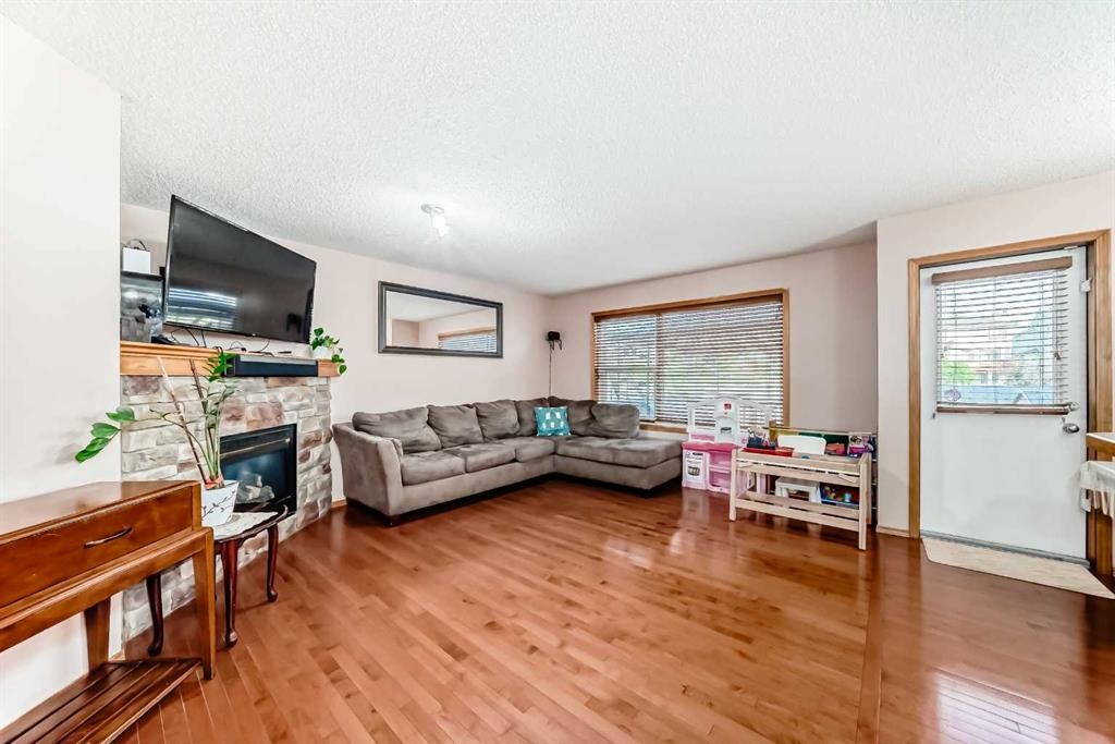 16062 Everstone Road Sw, Calgary, AB