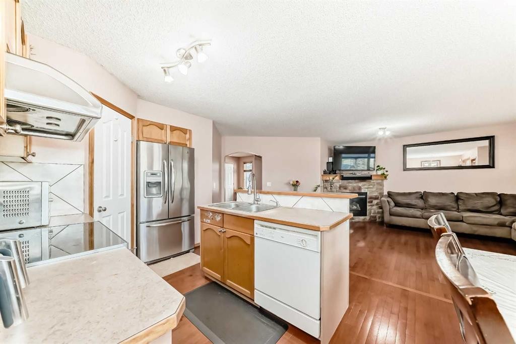 16062 Everstone Road Sw, Calgary, AB