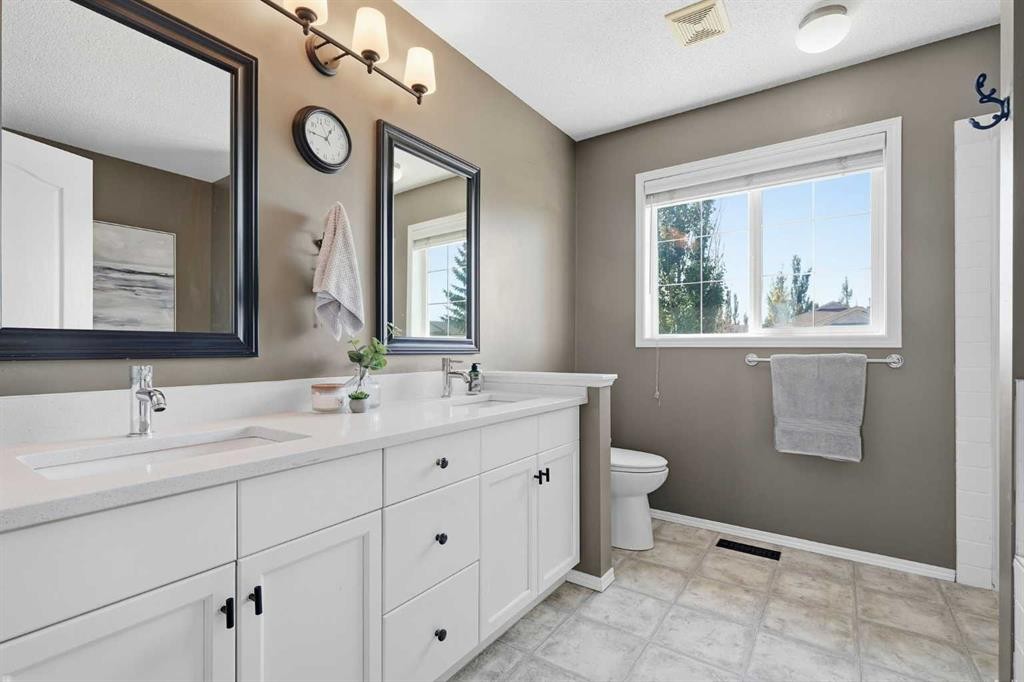 220 Springmere Place, Chestermere, AB