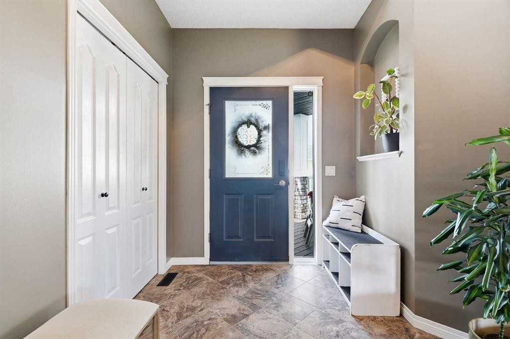220 Springmere Place, Chestermere, AB