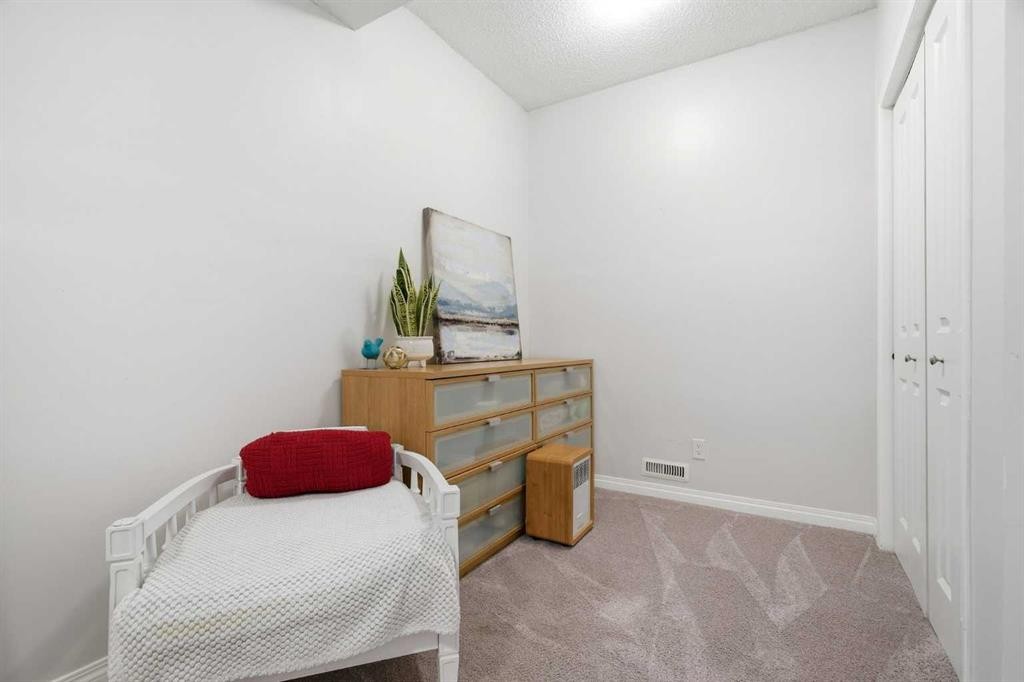 220 Springmere Place, Chestermere, AB