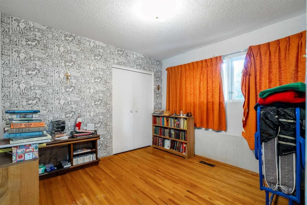 24 Mapleglade Close Se, Calgary, AB