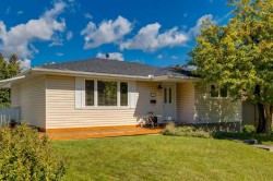 728 Canfield Place SWCalgary, AB T2W 1K6