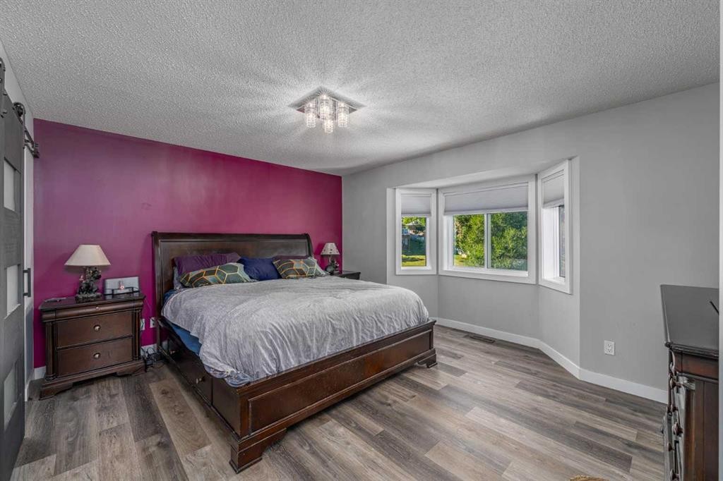 135 Sandarac Place Nw, Calgary, AB