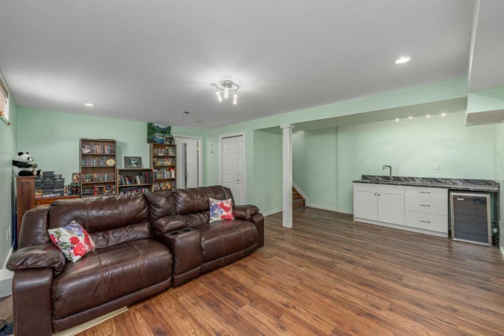 135 Sandarac Place Nw, Calgary, AB
