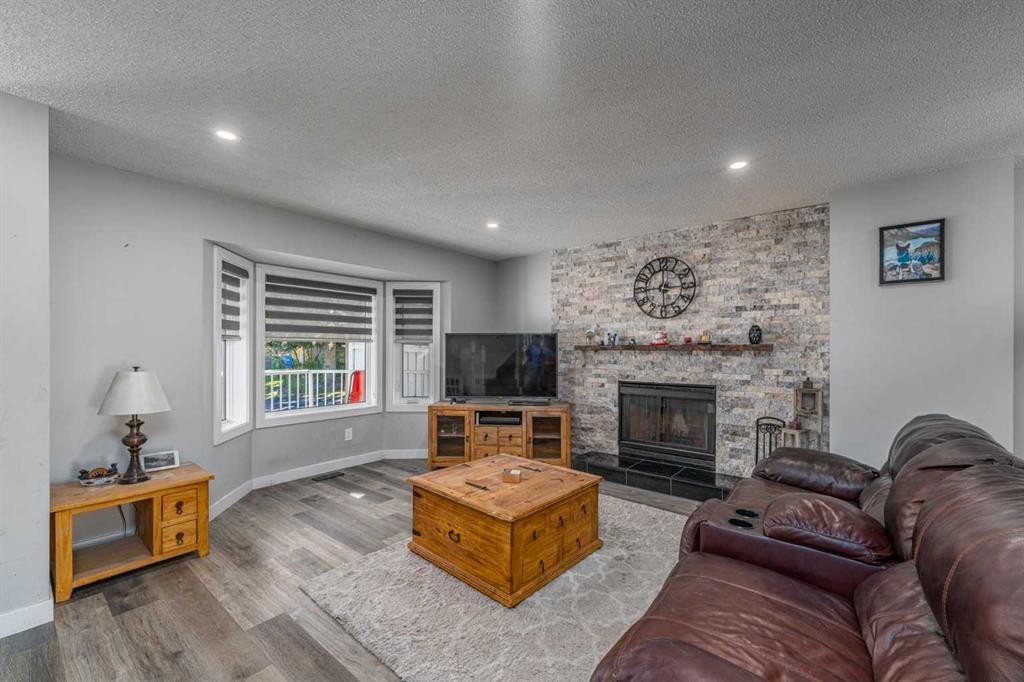 135 Sandarac Place Nw, Calgary, AB