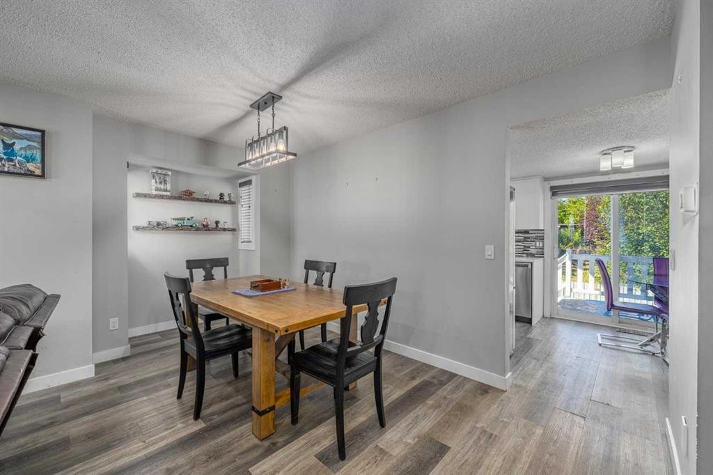 135 Sandarac Place Nw, Calgary, AB