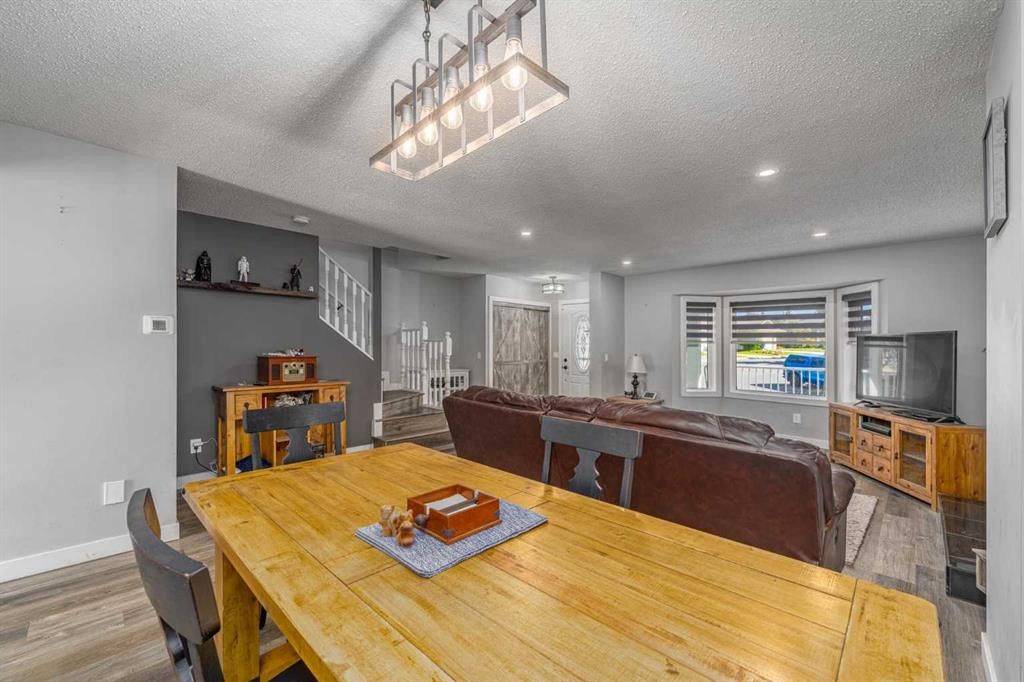 135 Sandarac Place Nw, Calgary, AB