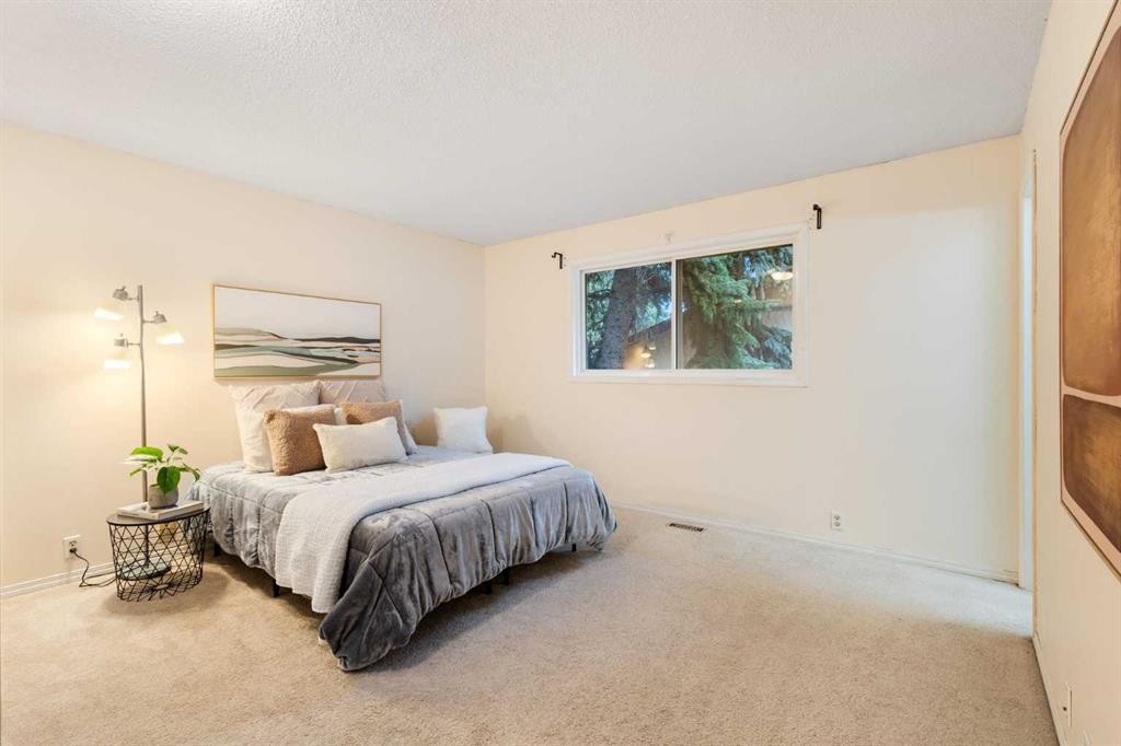 112 Silverthorn Road Nw, Calgary, AB