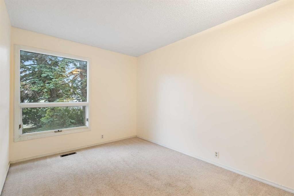 112 Silverthorn Road Nw, Calgary, AB