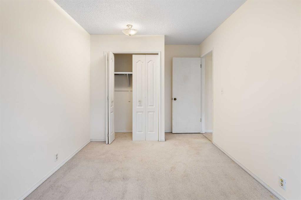 112 Silverthorn Road Nw, Calgary, AB