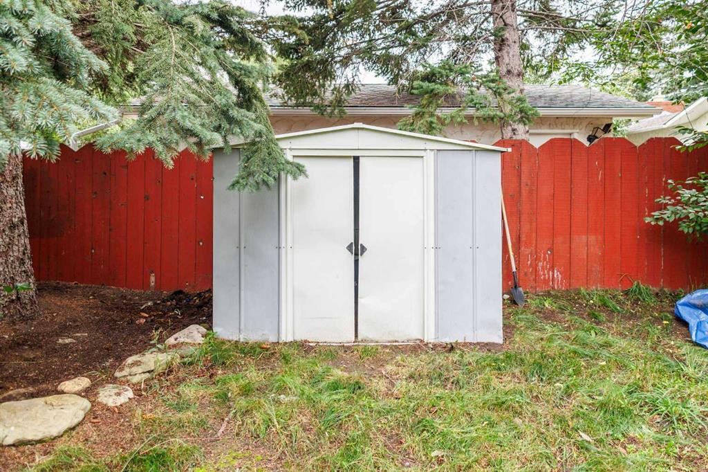 112 Silverthorn Road Nw, Calgary, AB