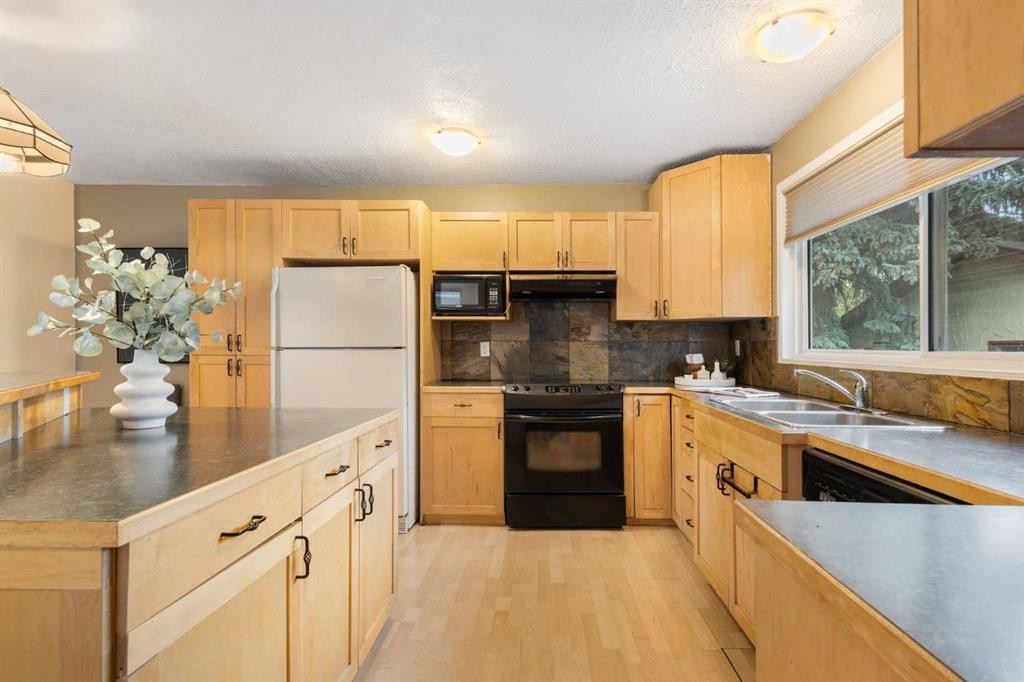 112 Silverthorn Road Nw, Calgary, AB