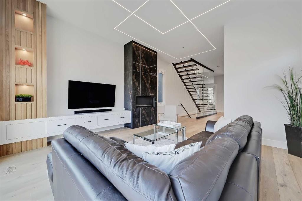 1902 13 Street Sw, Calgary, AB