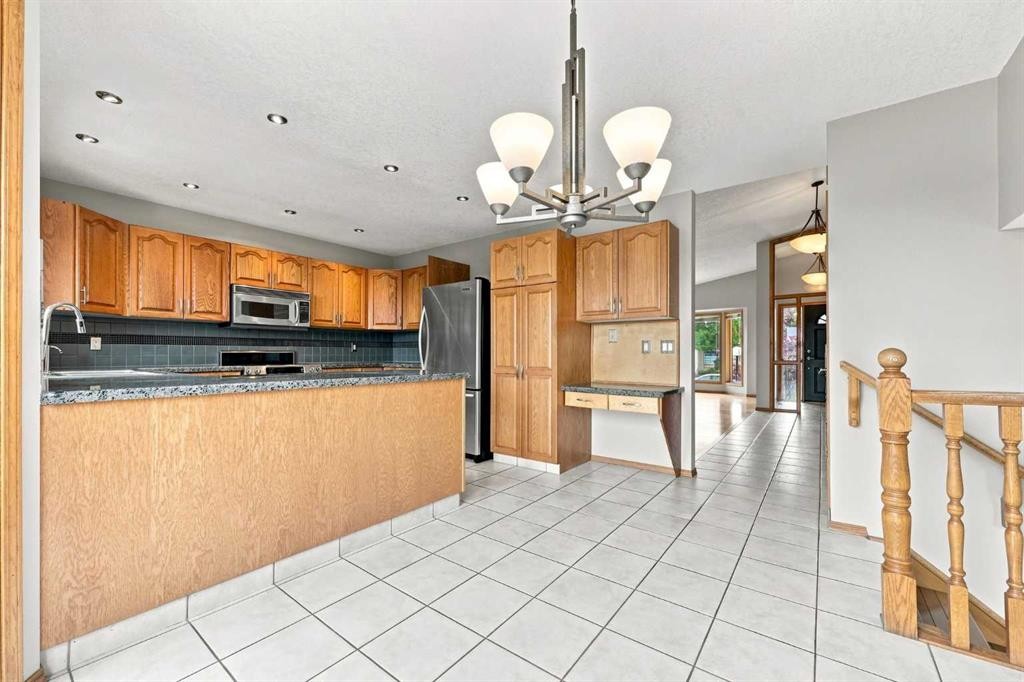 361 Santana Bay Nw, Calgary, AB