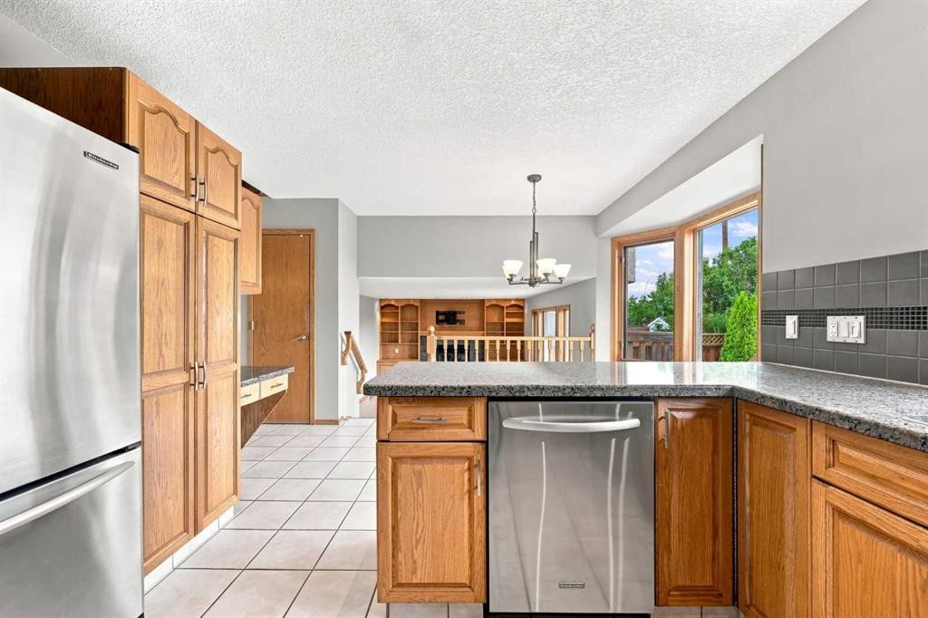361 Santana Bay Nw, Calgary, AB