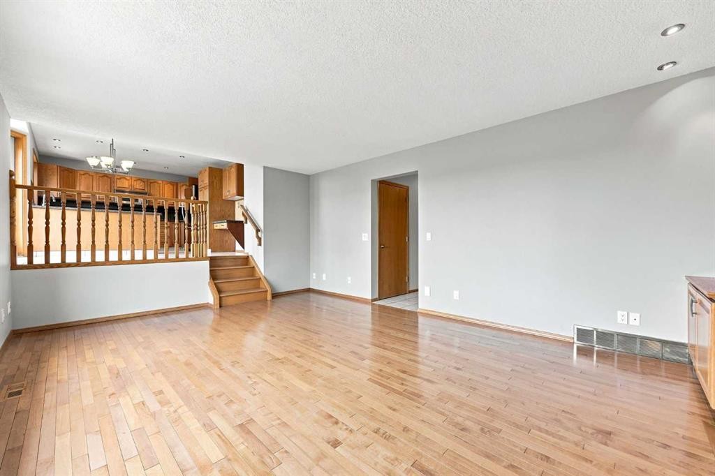 361 Santana Bay Nw, Calgary, AB