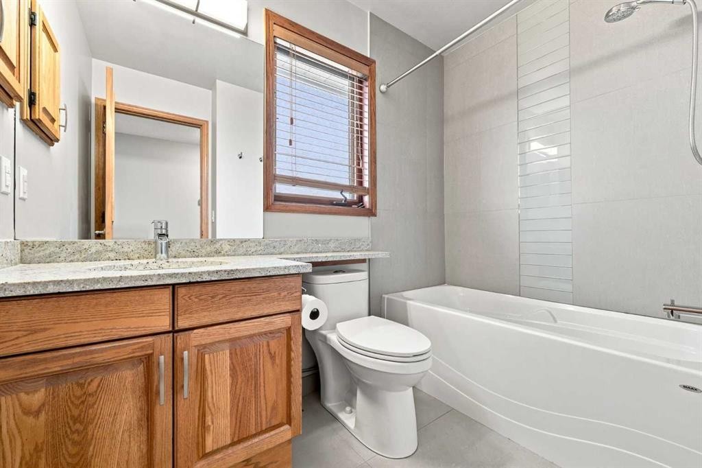 361 Santana Bay Nw, Calgary, AB