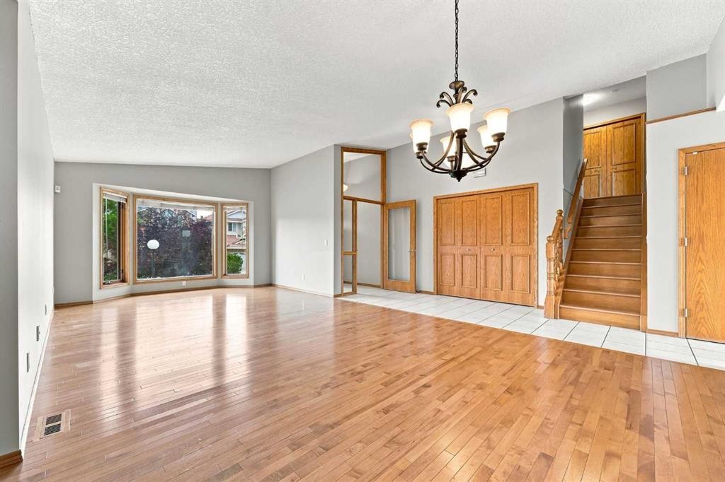 361 Santana Bay Nw, Calgary, AB