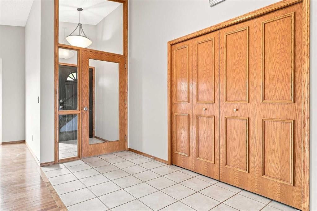 361 Santana Bay Nw, Calgary, AB
