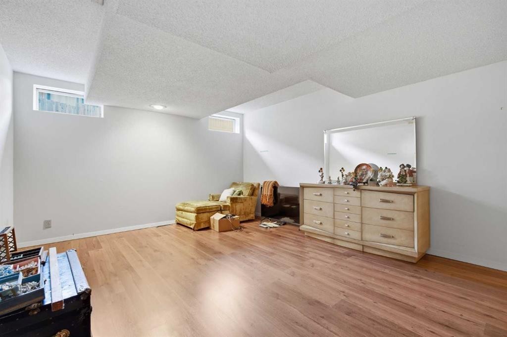 336 Pump Hill Crescent Sw, Calgary, AB