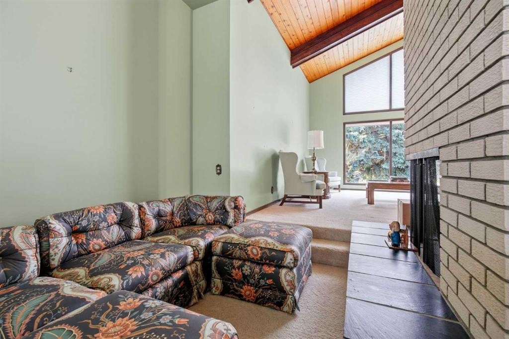 336 Pump Hill Crescent Sw, Calgary, AB