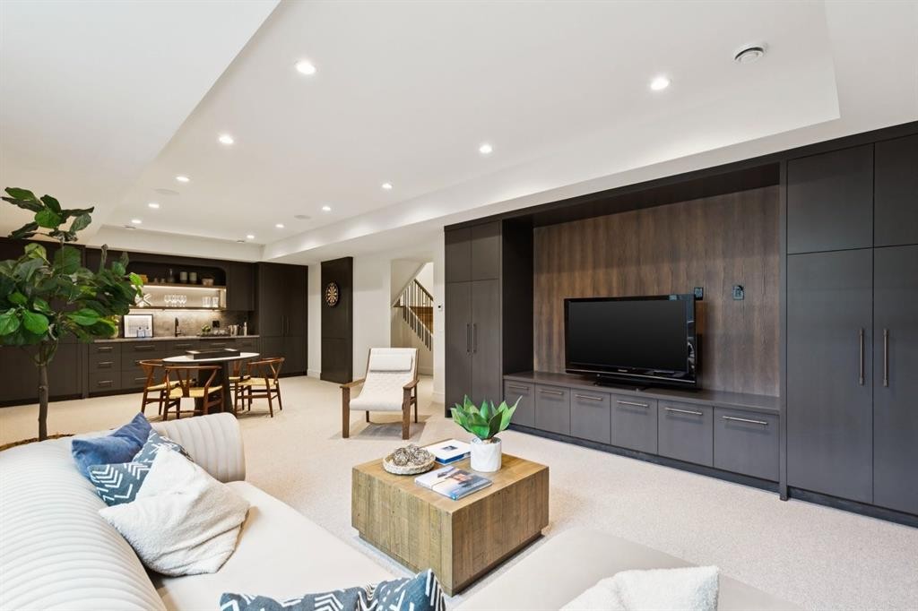 2235 6 Avenue Nw, Calgary, AB