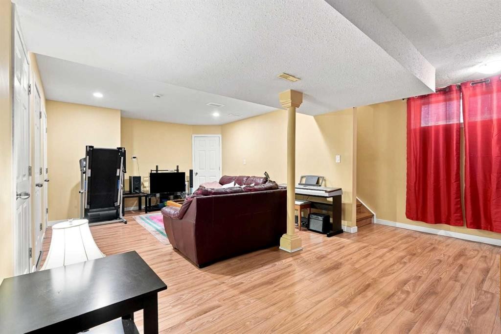 345 Saddlecrest Way Ne, Calgary, AB