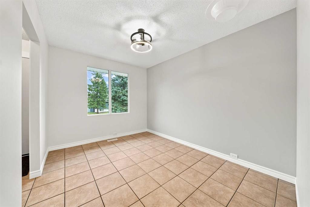 248 Huntcroft Road Ne, Calgary, AB