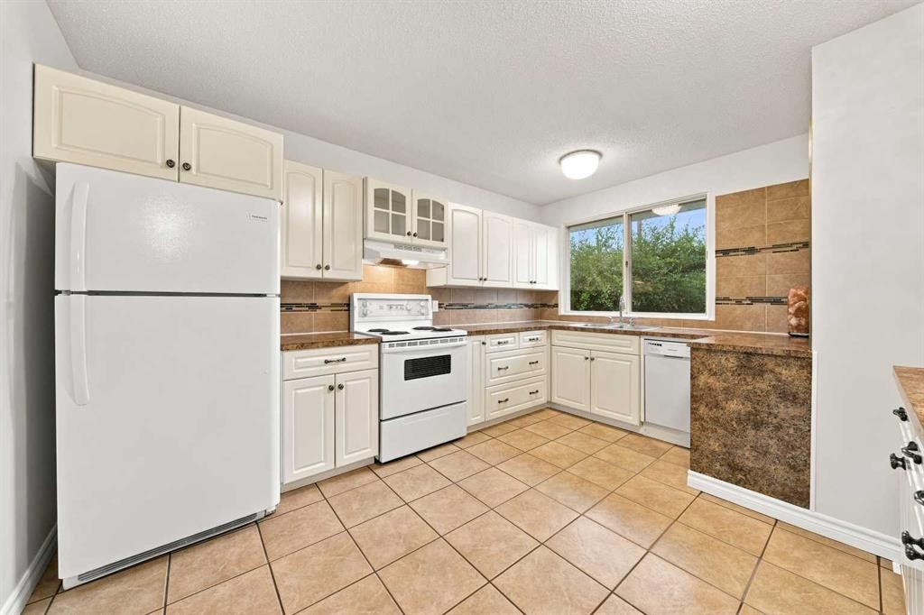 248 Huntcroft Road Ne, Calgary, AB
