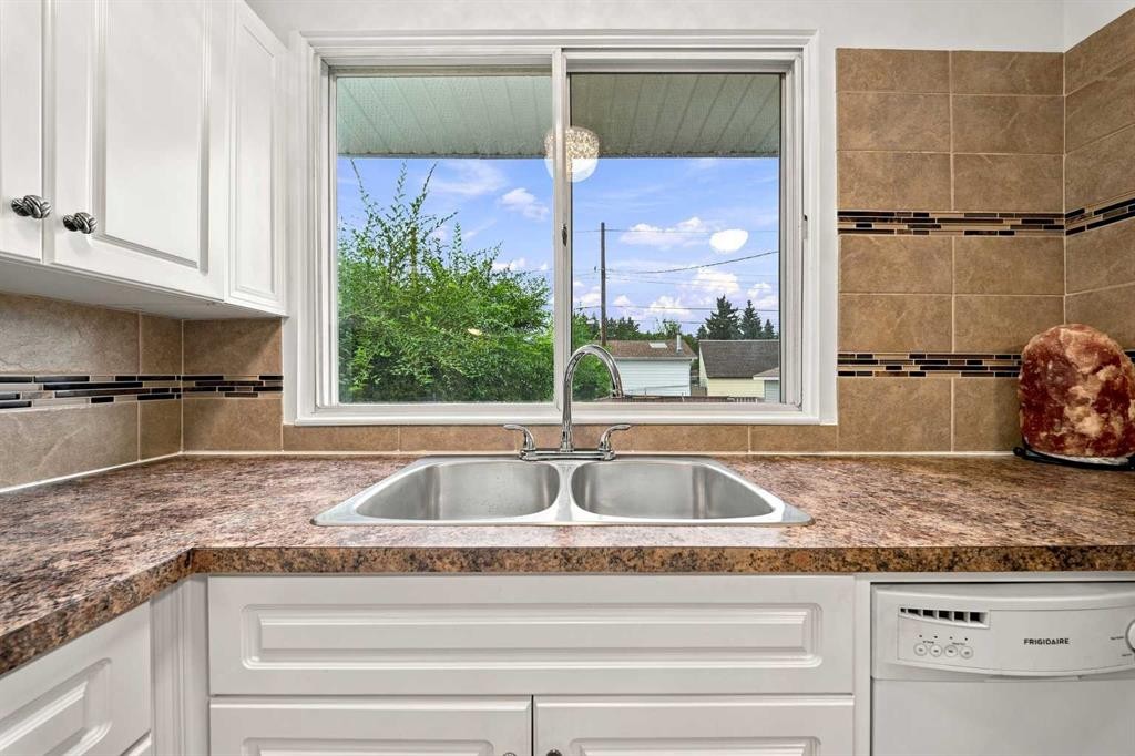 248 Huntcroft Road Ne, Calgary, AB