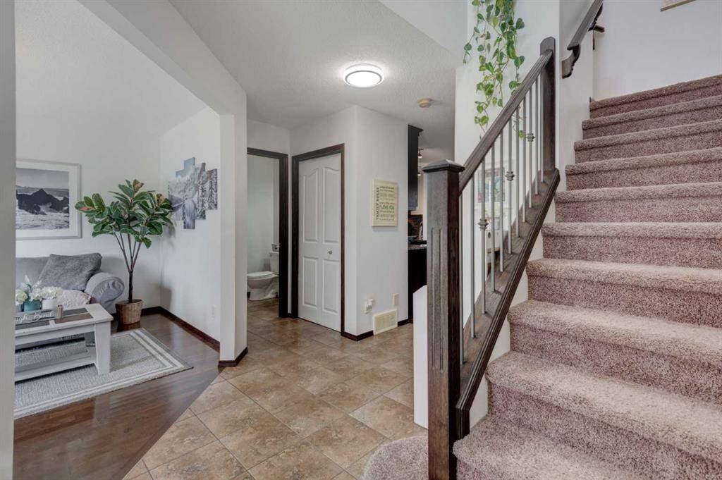 380 Cranberry Circle Se, Calgary, AB