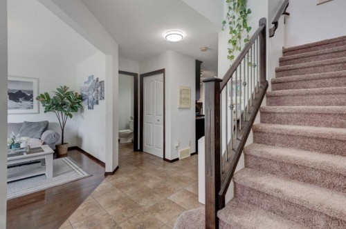380 Cranberry Circle Se, Calgary, AB 