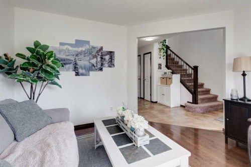 380 Cranberry Circle Se, Calgary, AB 