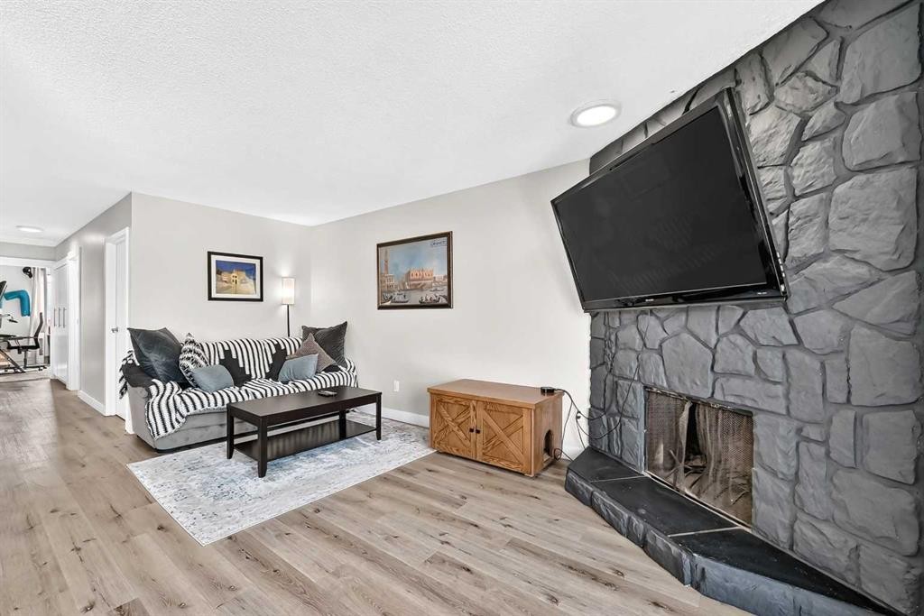 7731 47 Avenue Nw, Calgary, AB