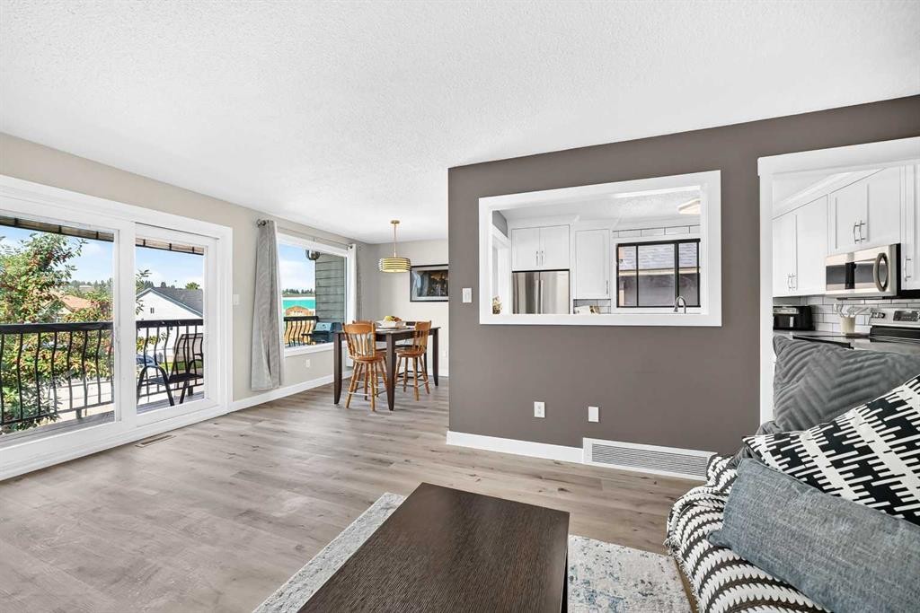 7731 47 Avenue Nw, Calgary, AB