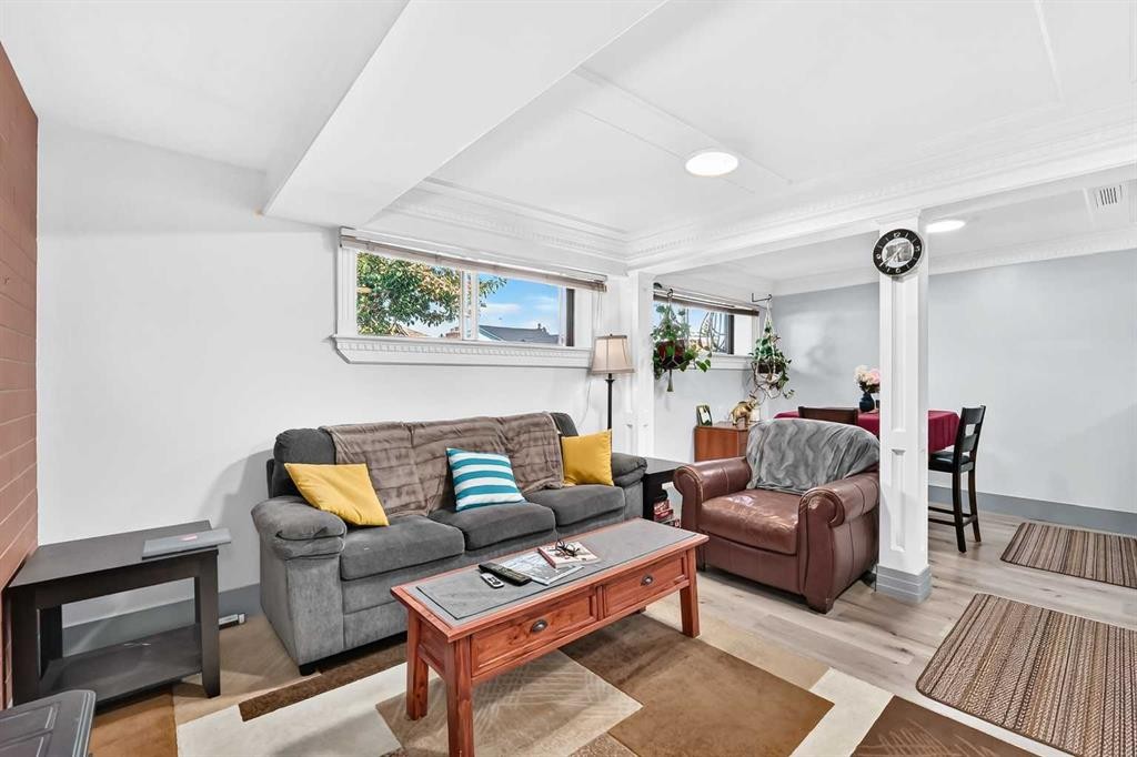 7731 47 Avenue Nw, Calgary, AB